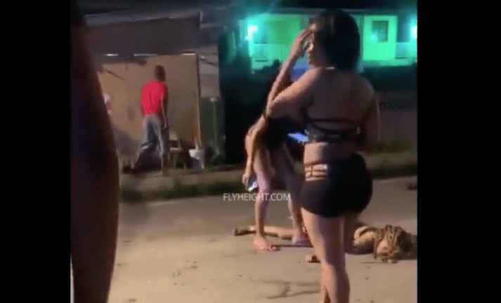 Girl Shits While Twerking